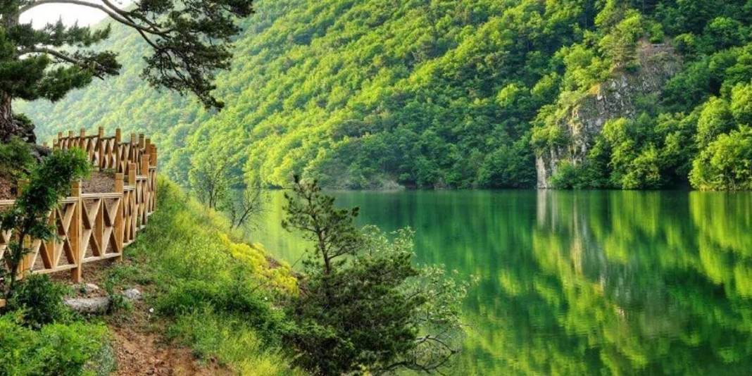 Doğanın zamana meydan okuduğu adres! Travertenlerin içindeki doğal oluşum: Yerli yabancı herkes akın ediyor 4
